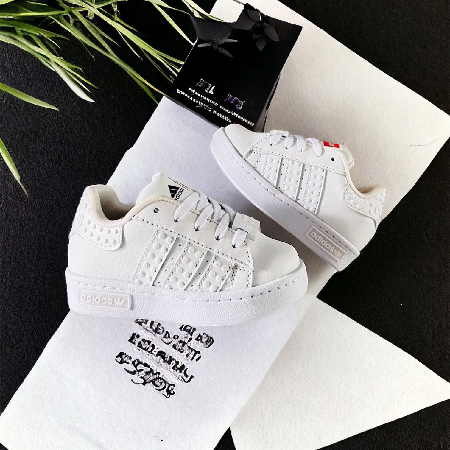 MINI TENIS ADIDAS LEGO + ENVÍO GRATIS